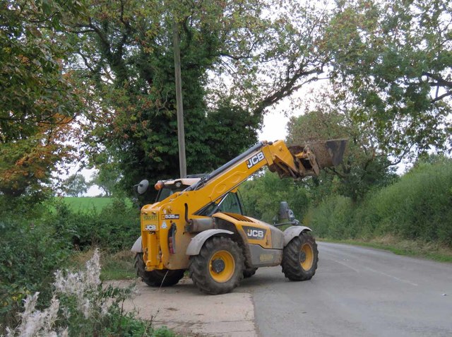 JCB 535-90 HiVis telehandler on site
