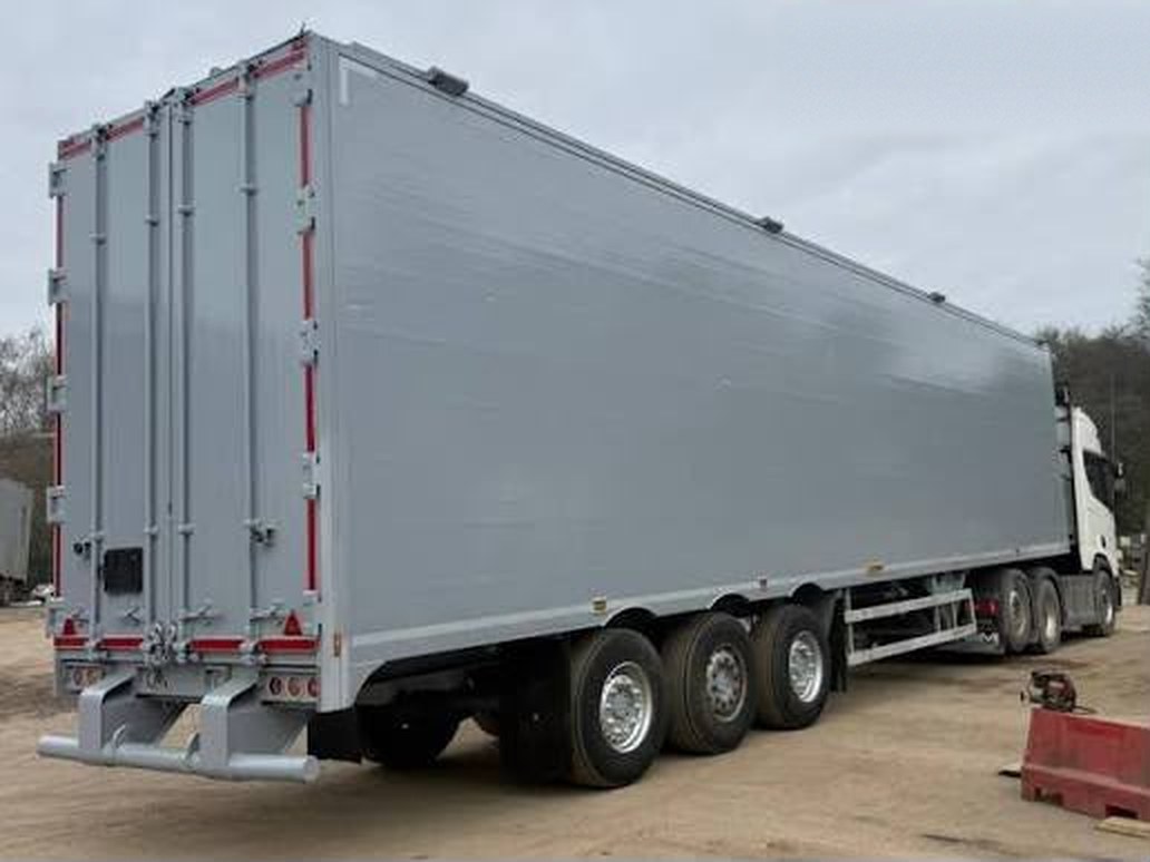 New Titan tri-axle 130 cubic yard walking floor trailer